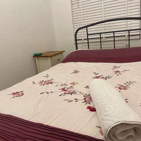 London Rooms With Free Parking 134 Edgware Bagian luar foto