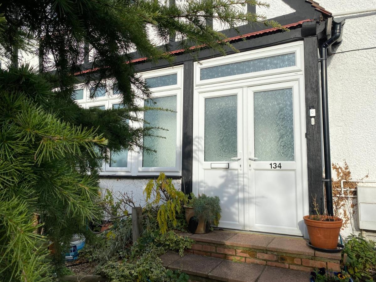 London Rooms With Free Parking 134 Edgware Bagian luar foto