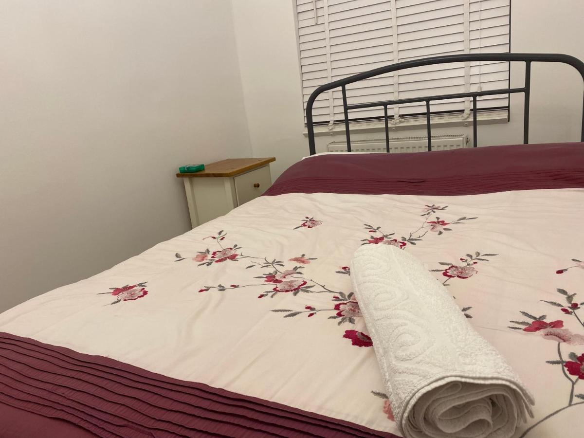 London Rooms With Free Parking 134 Edgware Bagian luar foto